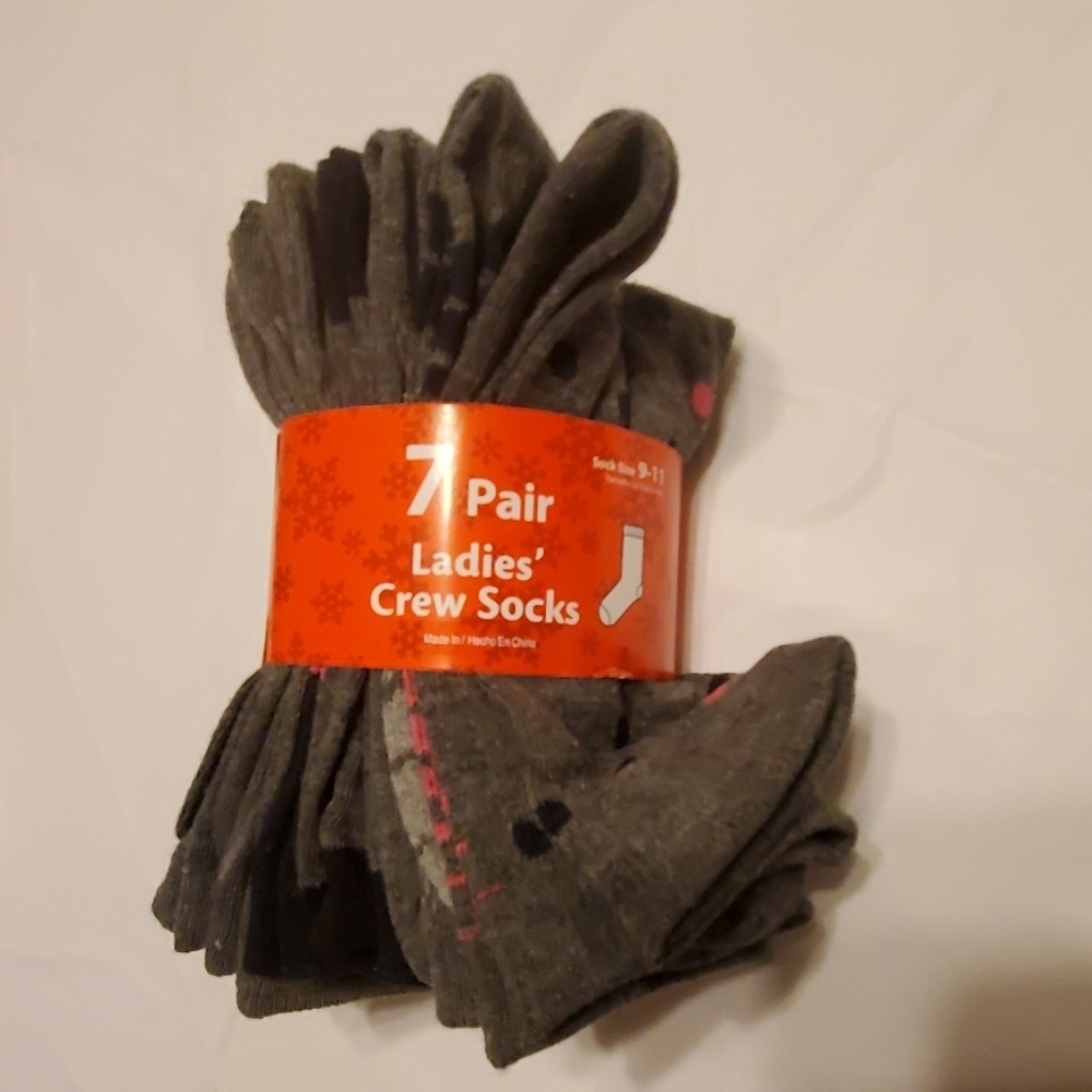 NWT -WALMART (7) PACK OF WOMEN'S CREW SOCKS